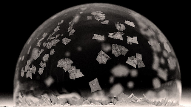 Soap bubbles form natural snow-domes